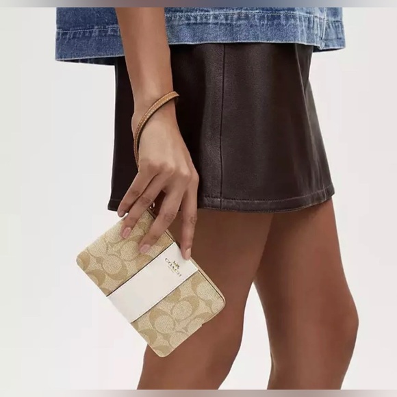 COACH Corner Zip Wristlet Signature Canvas W/ White Stripe - NEW W TAGS MSRP $88 - Picture 3 of 5